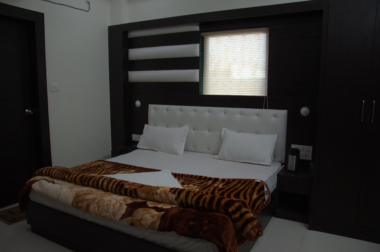 Hotel Mahabir Inn Mathura Extérieur photo