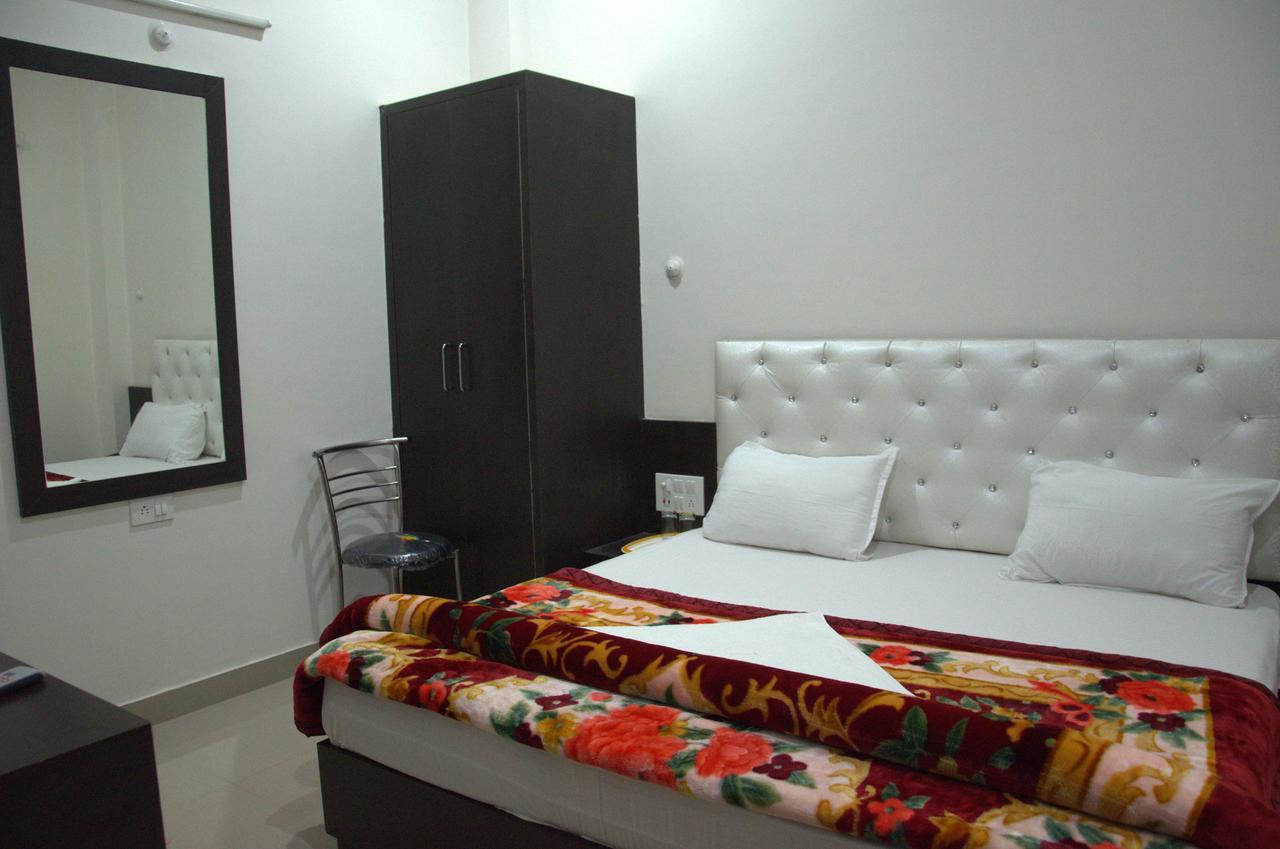 Hotel Mahabir Inn Mathura Extérieur photo
